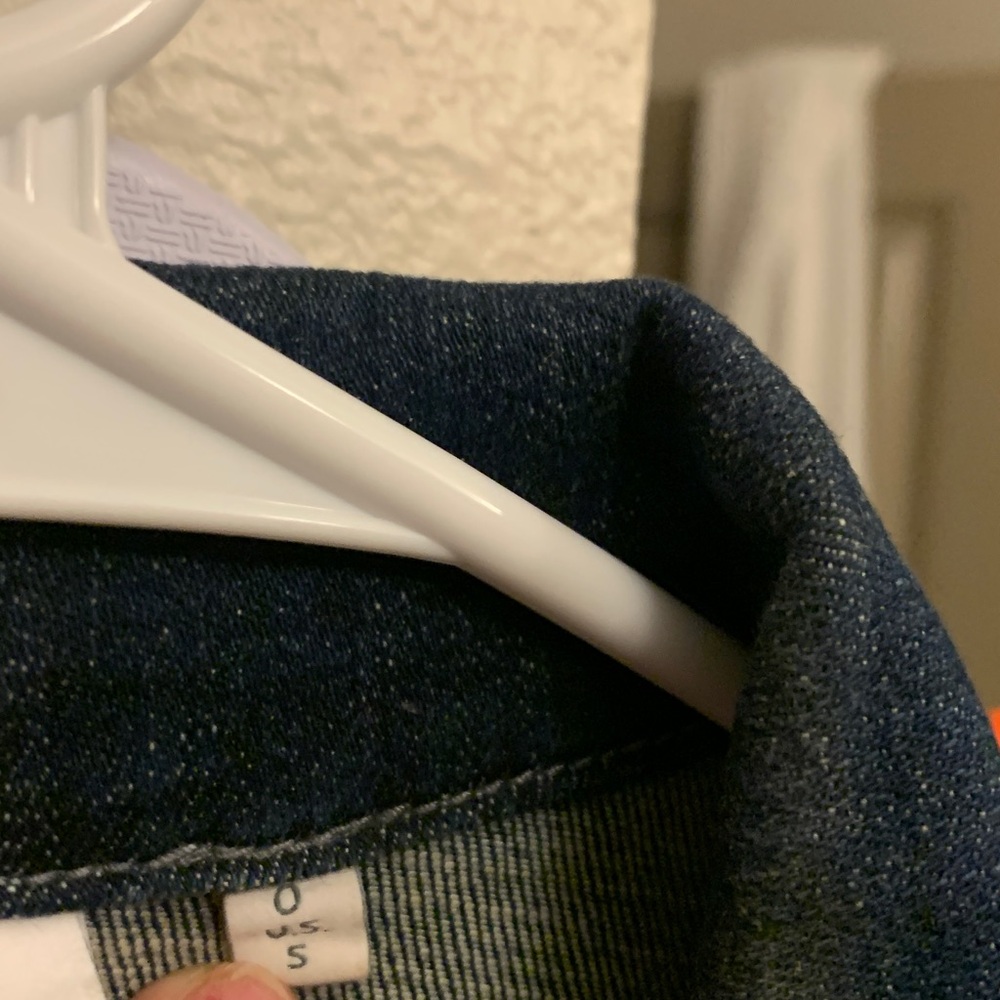 Signature Embroidered Chico's Navy Blue Denim Button Up Stretch Jacket - Picture 11 of 16